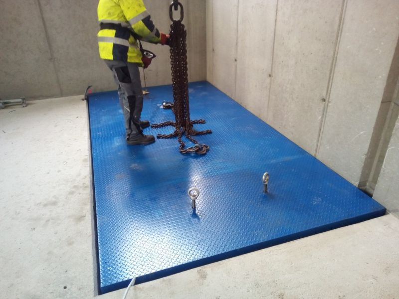 Loading platform lift, image 3