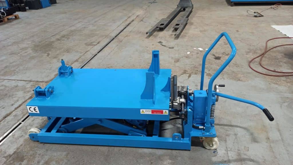 Lift table trolley with structure