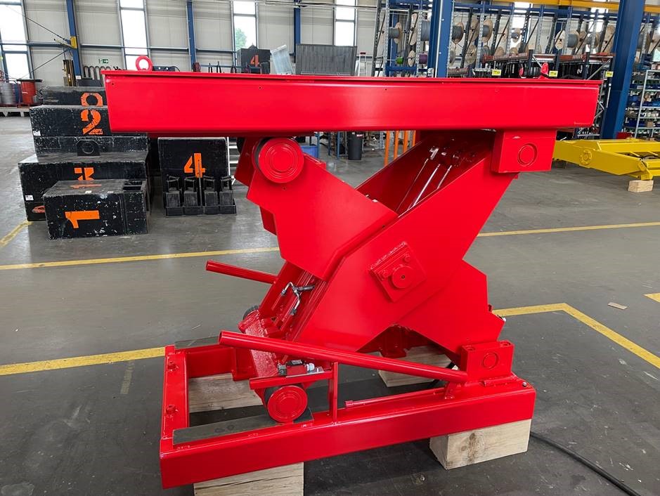 Special lifting table with high load capacity on a small platform (example)