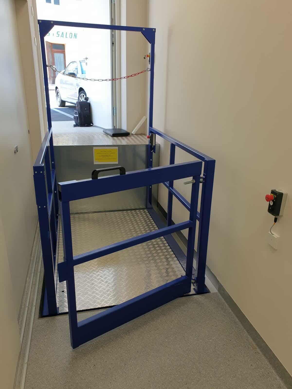 Railing - gate and portal on the lifting table