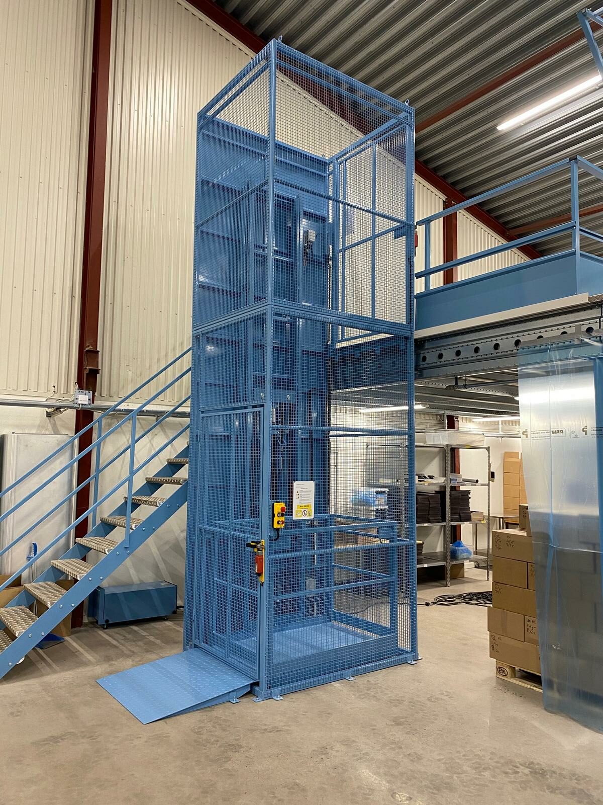 Column lifter with grid shaft