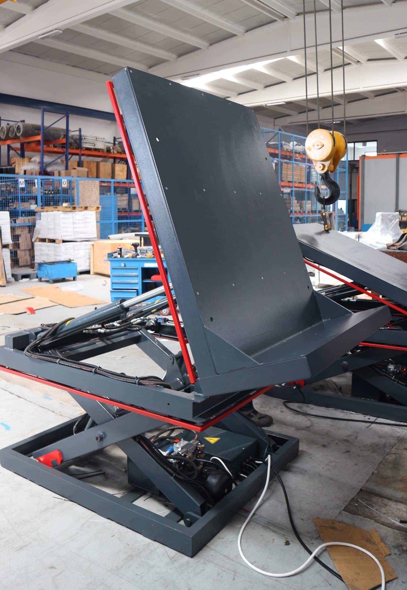 Lift table with tilted platform
