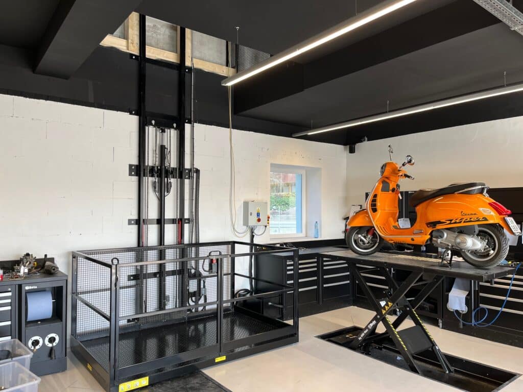 Column lifter fully assembled in lower lifting position