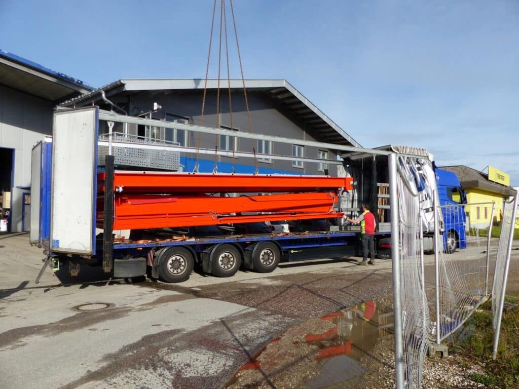 10 ton heavy-duty lift table on the truck