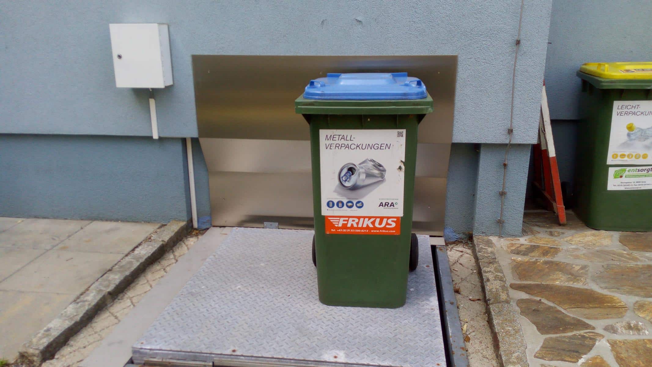 Spustená zdvíhacia plošina