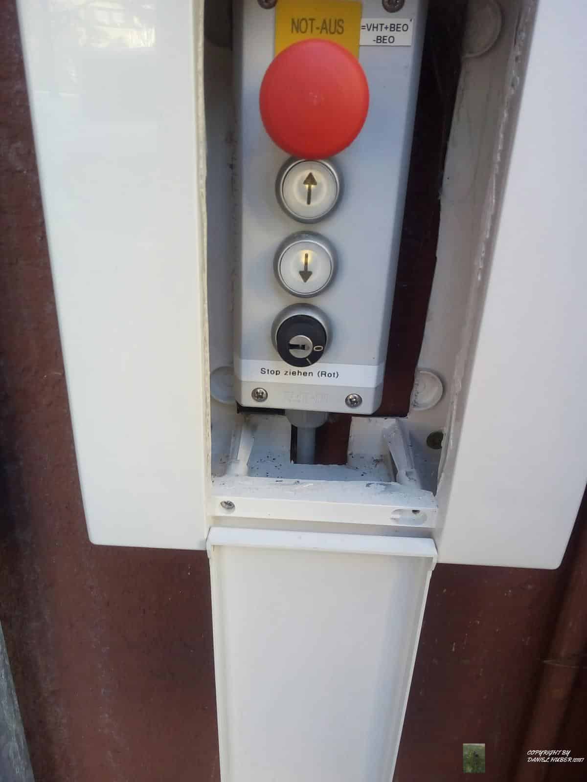 Riadiaca jednotka výťahu koša