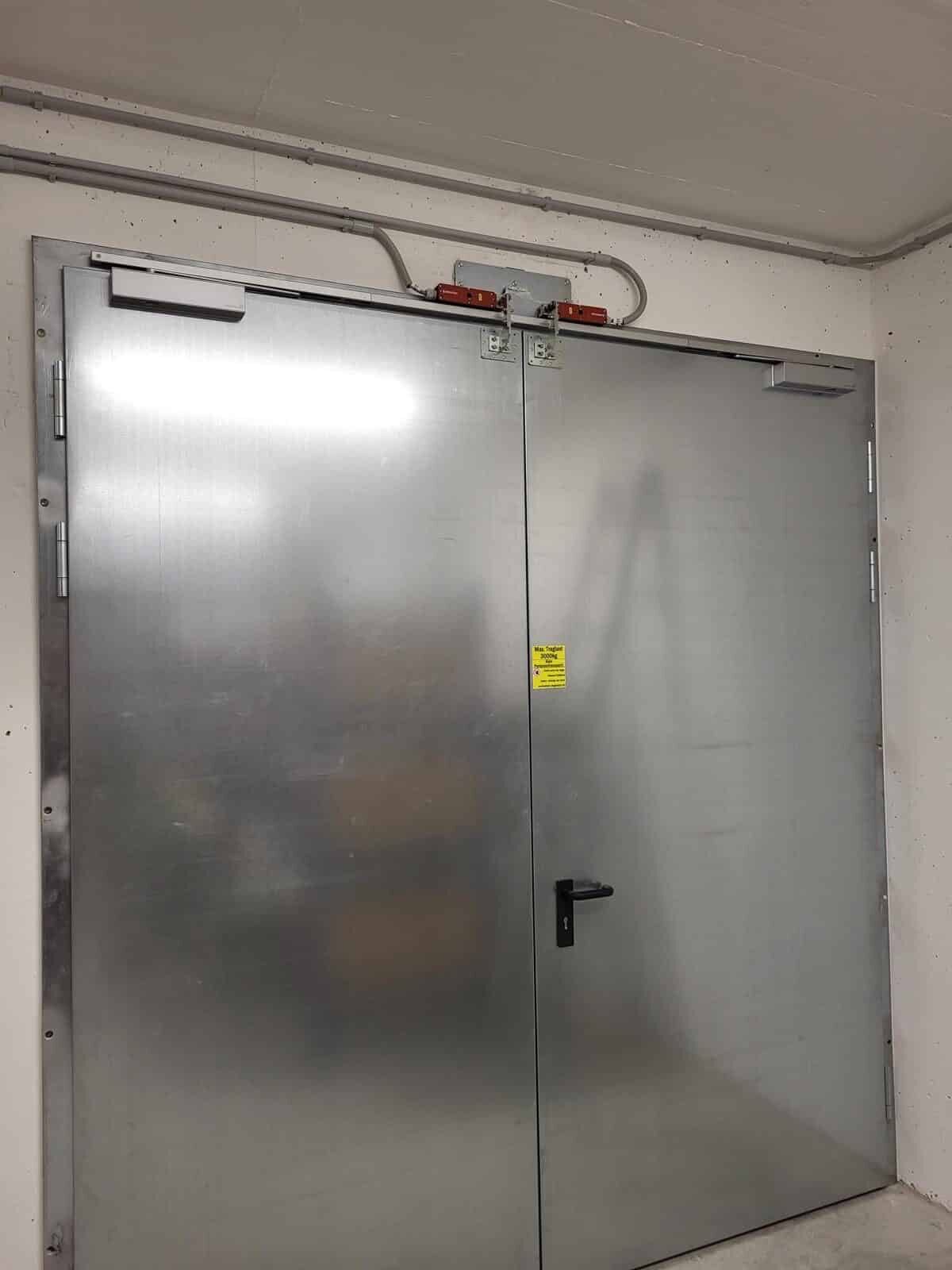 Zdvíhací stôl so spodnou polohou striešky