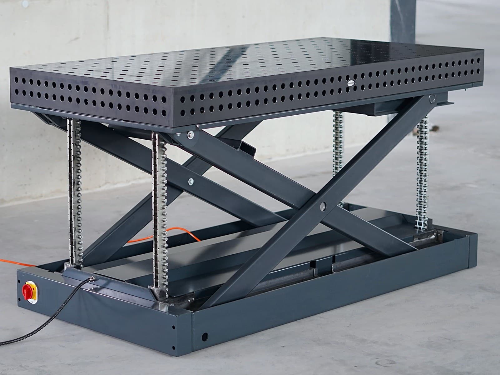 Welding lift table with push chain