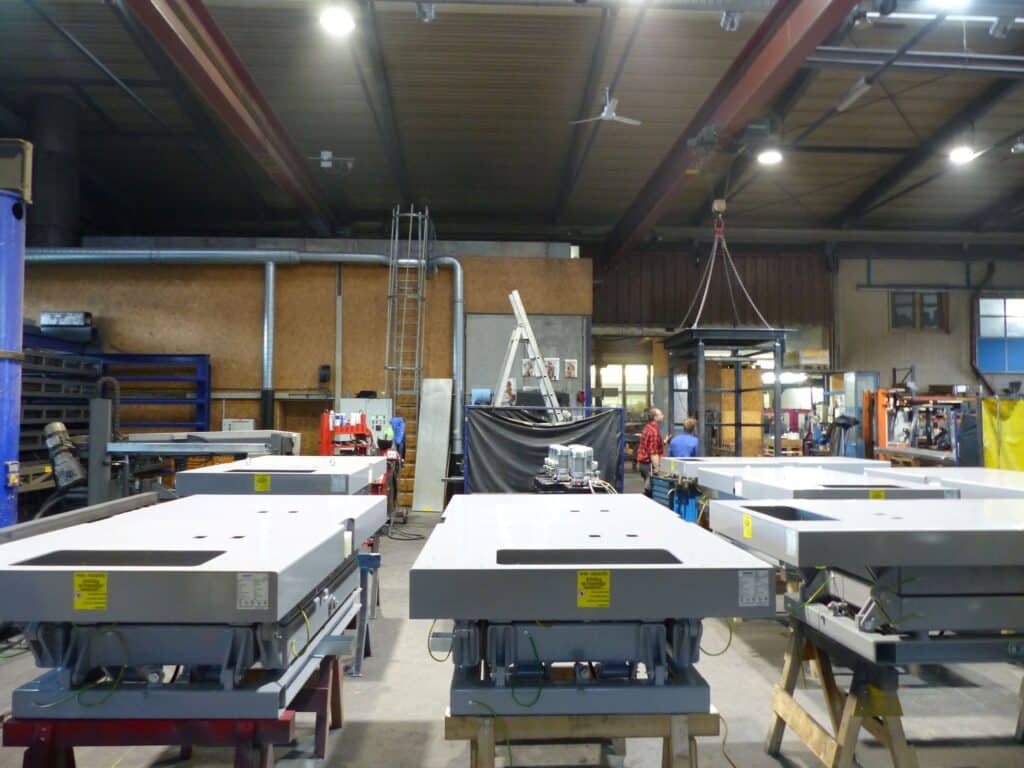 24 ATEX lift tables in series production
