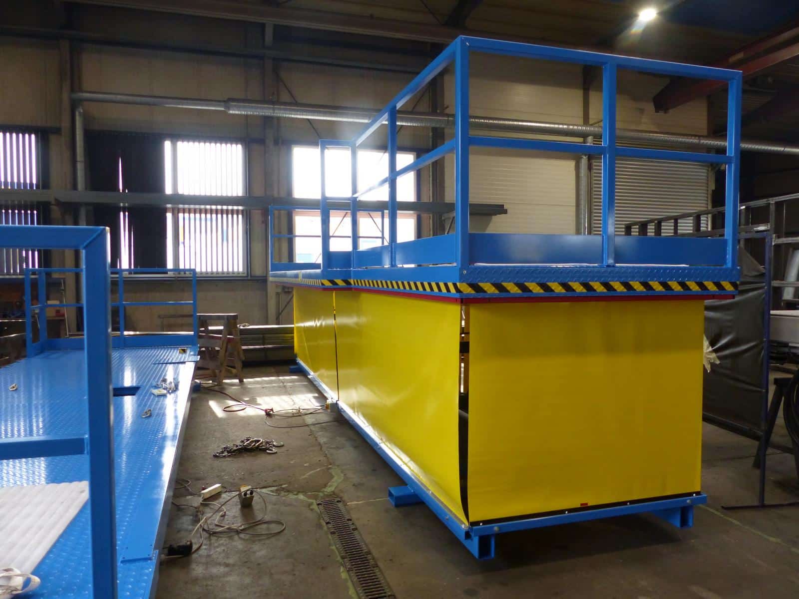 Aerial work platform with underrun protection